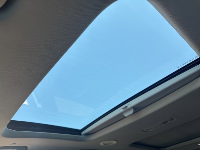 Used 2020 Chevrolet Traverse Premier w/ Redline Edition image 17