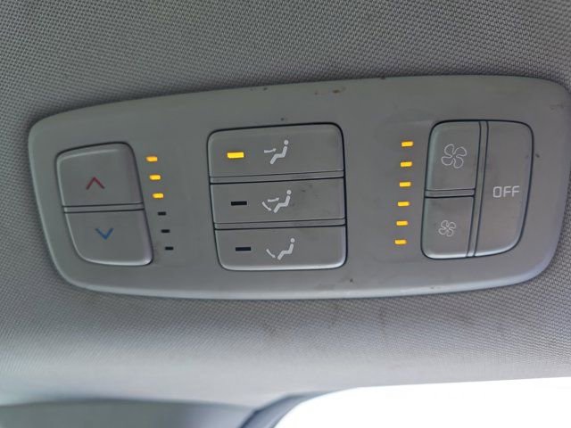 Used 2023 Kia Carnival LX image 19