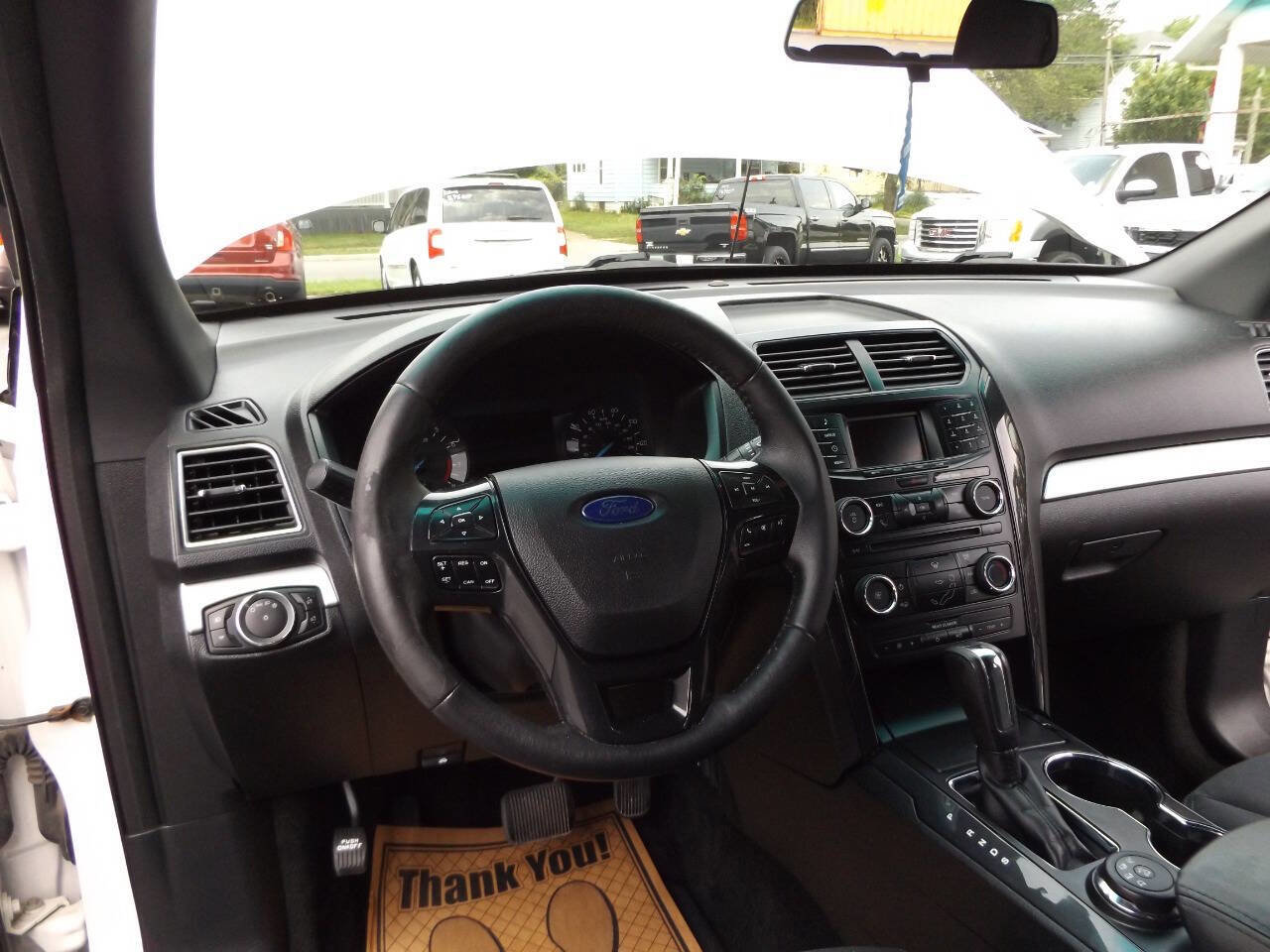 Used 2016 Ford Explorer XLT image 17