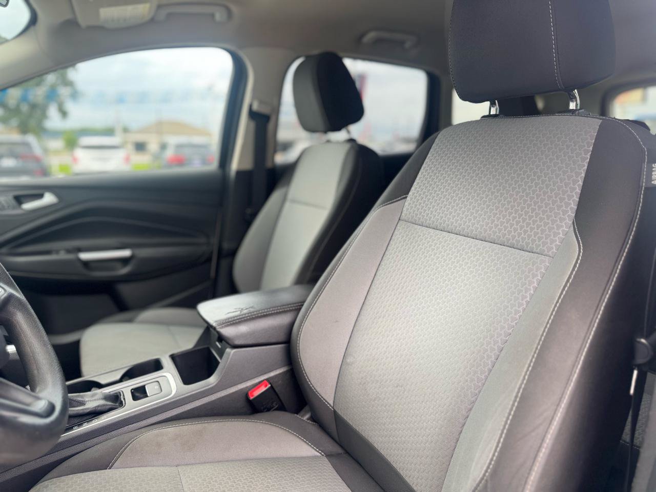 Used 2017 Ford Escape SE w/ Equipment Group 201A FWD image 35