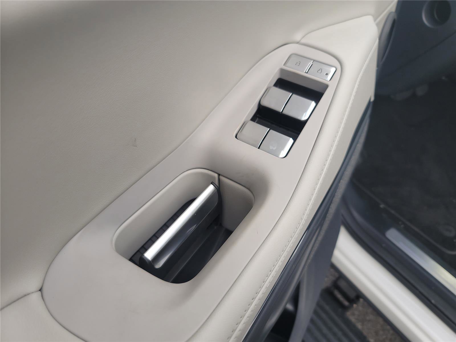 New 2026 Lincoln Navigator Reserve image 14