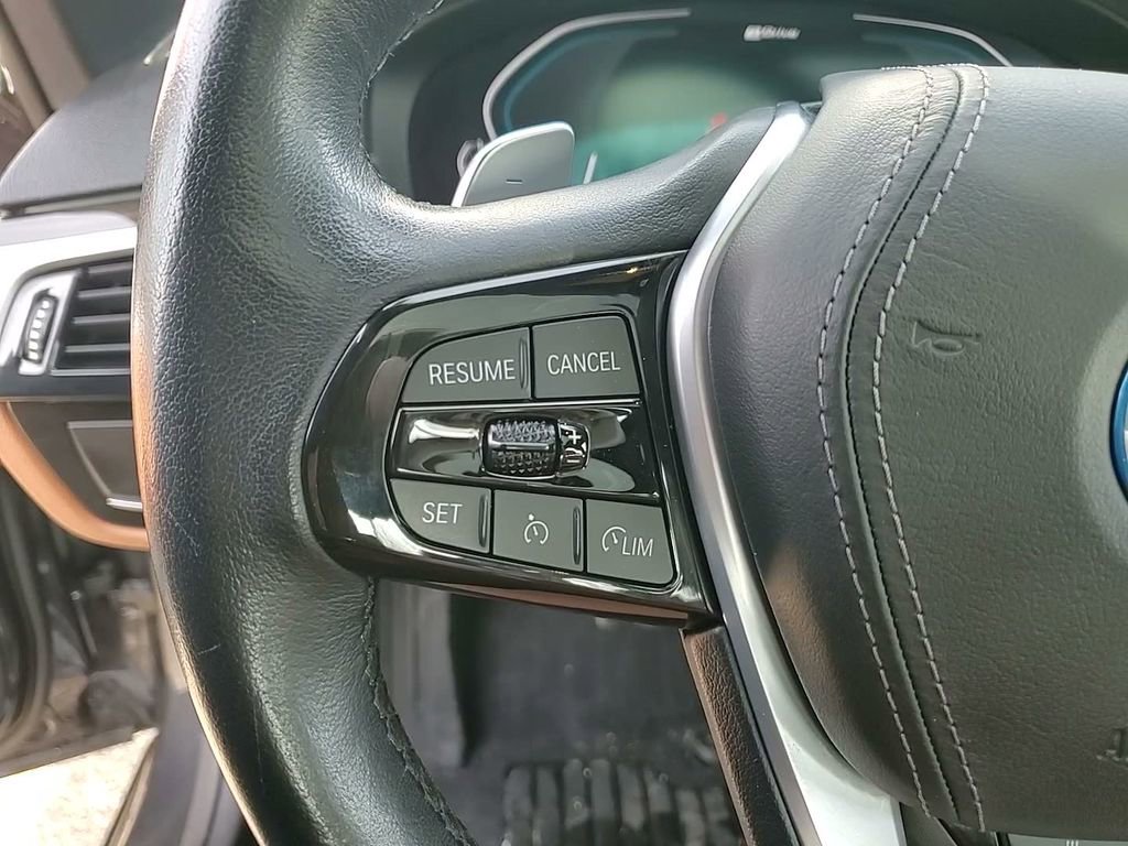 Used 2023 BMW 530e xDrive w/ Convenience Package image 28