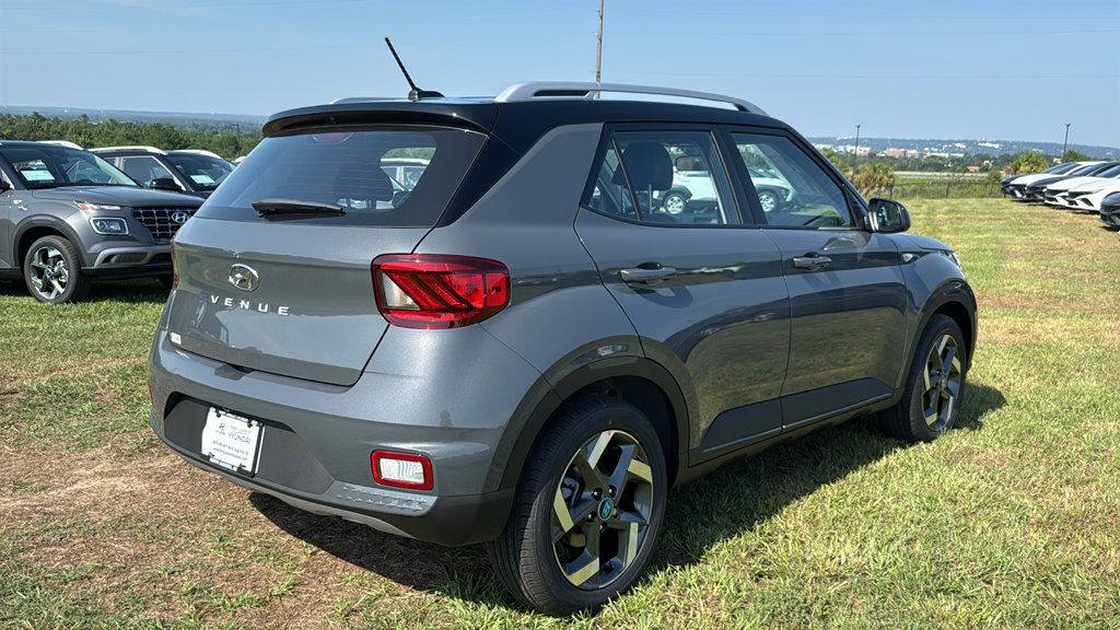 New 2026 Hyundai Venue SEL FWD image 7