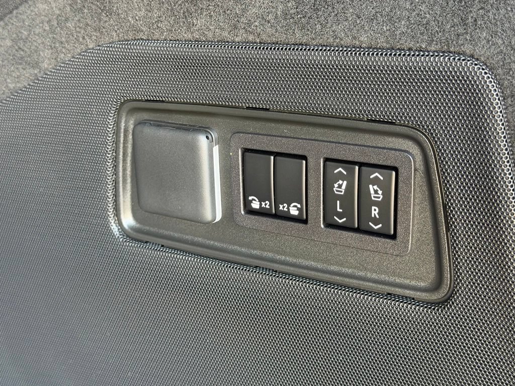 Used 2026 Cadillac Escalade Platinum Sport w/ LPO, ONYX Package AWD/4WD image 46