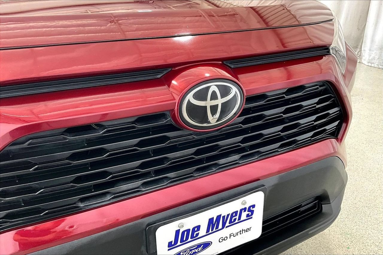 Used 2022 Toyota RAV4 LE FWD image 30