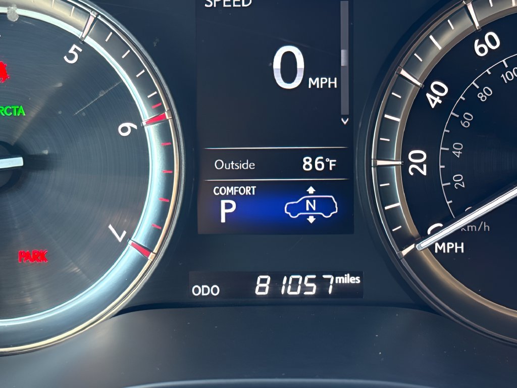 Used 2019 Lexus LX 570 4WD w/ Luxury Package image 23