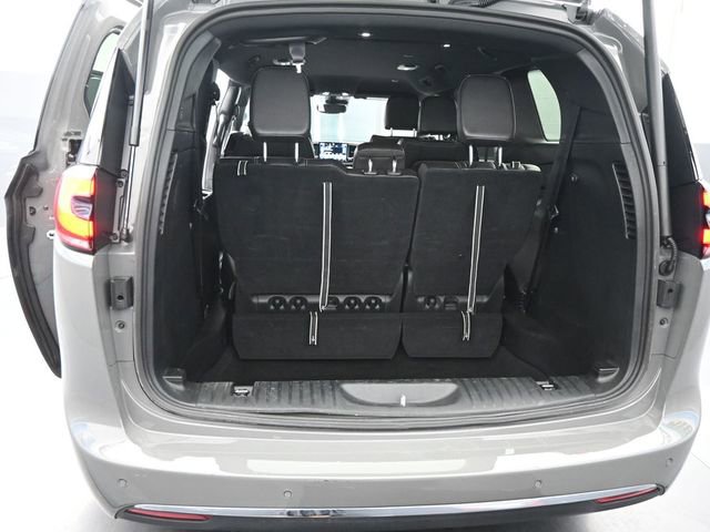 Used 2025 Chrysler Pacifica Select image 8