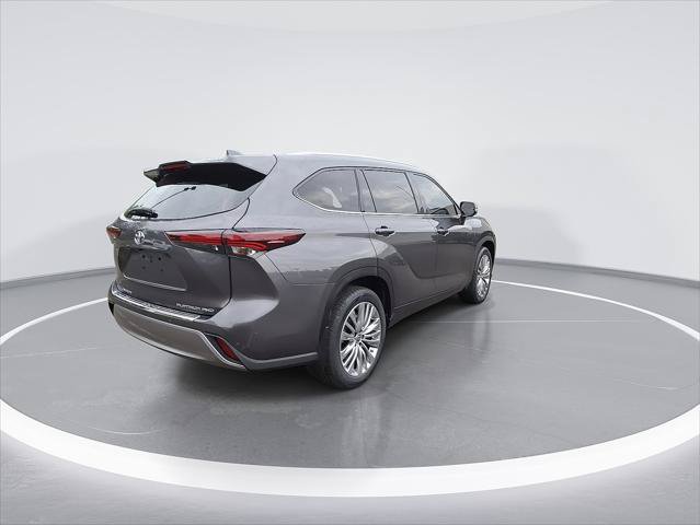 Certified 2024 Toyota Highlander Platinum AWD/4WD image 9
