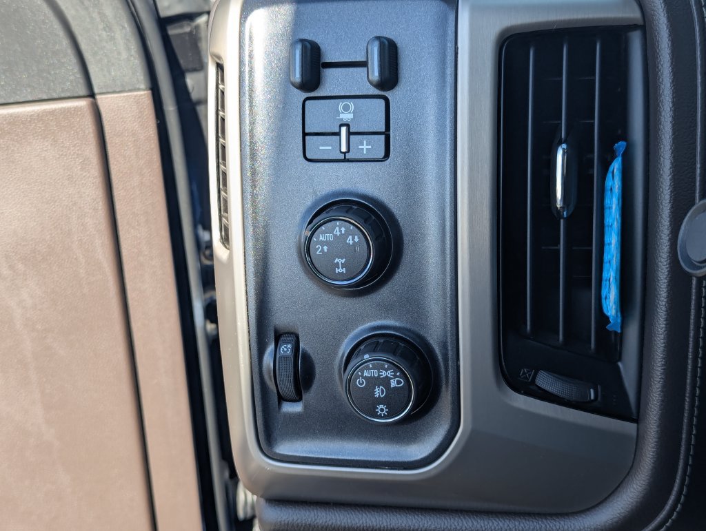 Used 2015 GMC Sierra 1500 Denali w/ Driver Alert Package AWD/4WD image 23