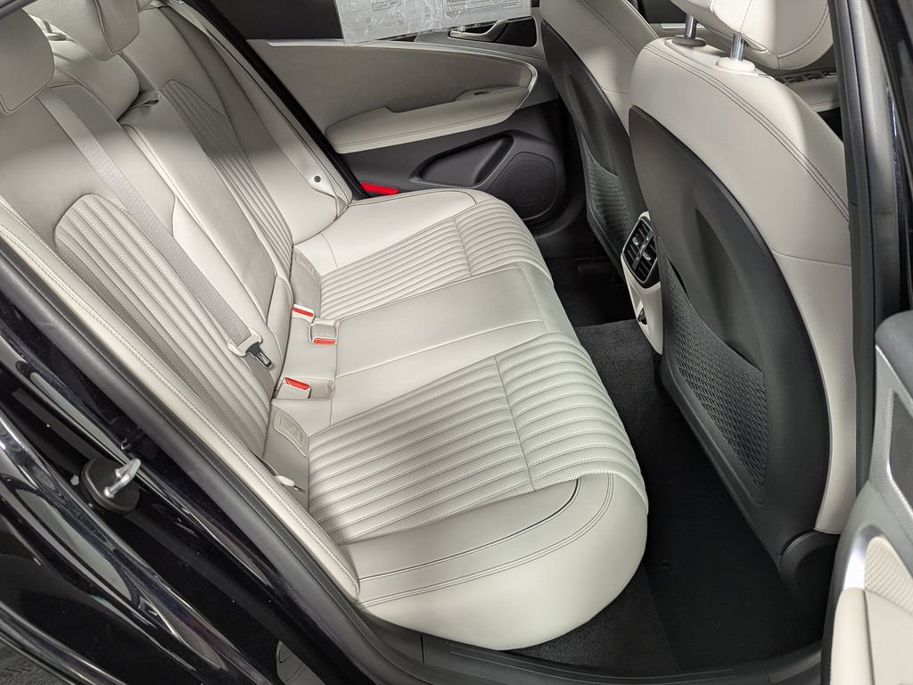Used 2022 Genesis G70 2.0T w/ Prestige Package RWD image 39