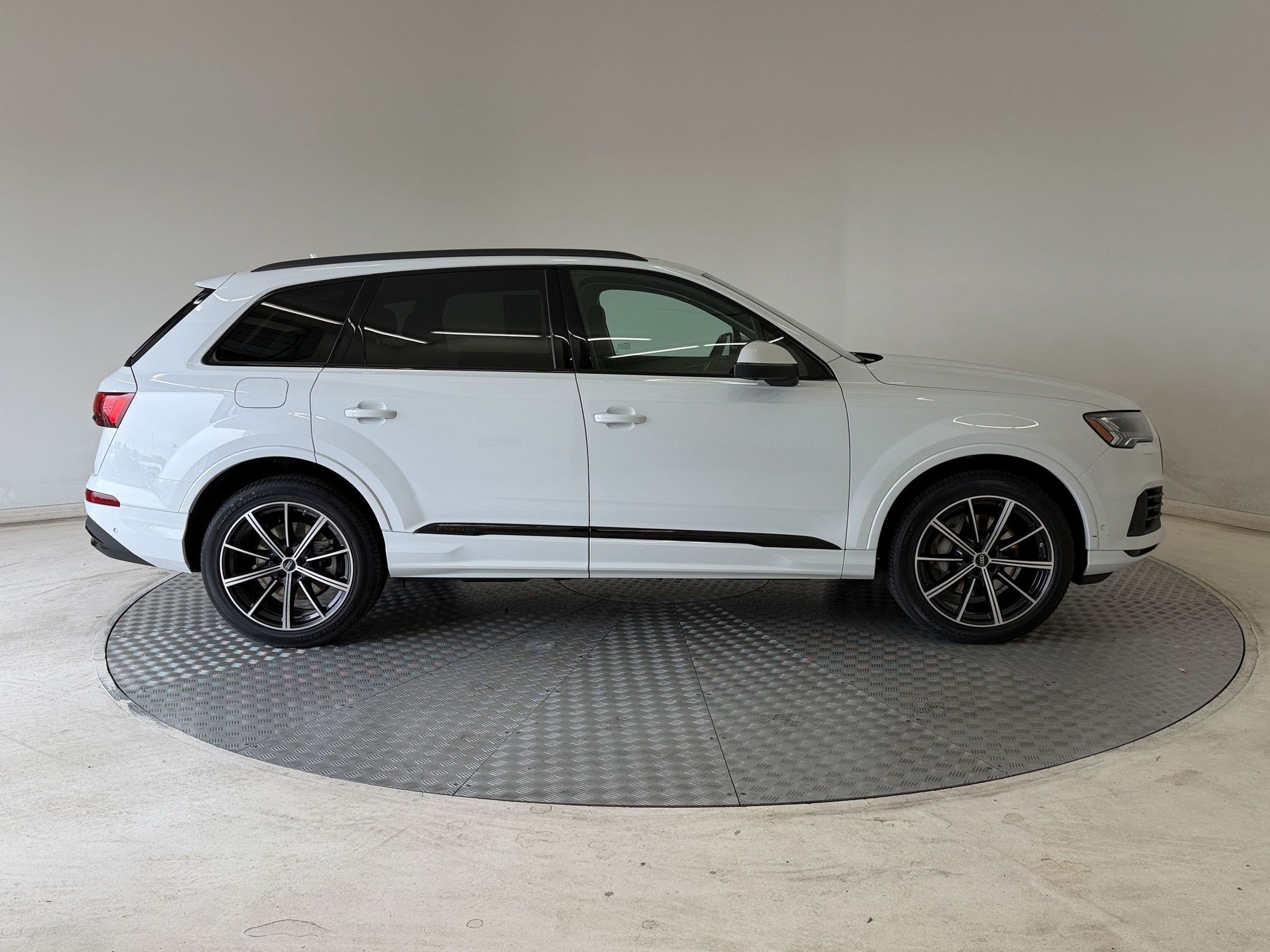 Used 2023 Audi Q7 3.0T Premium Plus AWD/4WD image 8