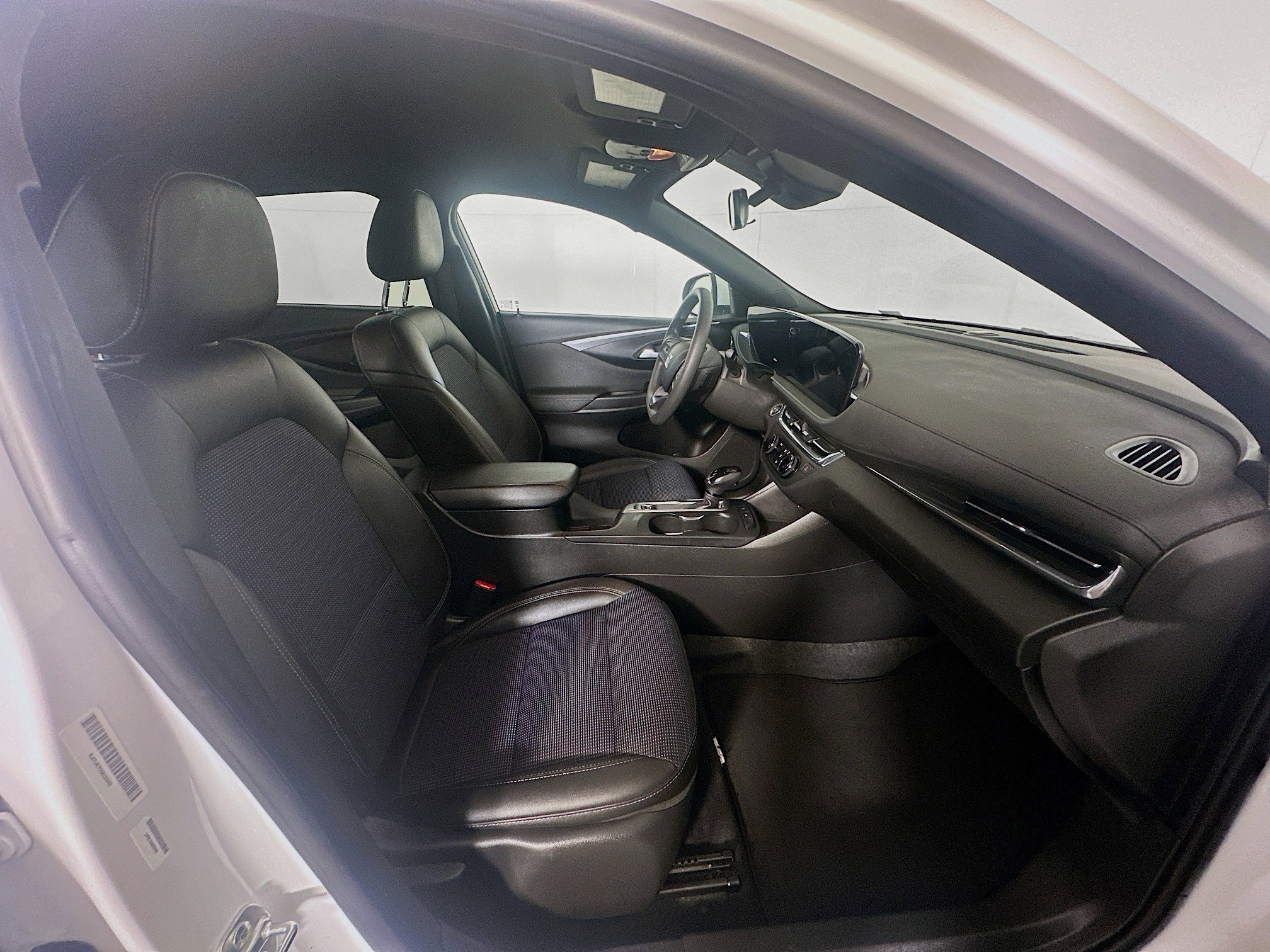 Used 2025 Buick Envista Preferred FWD image 30
