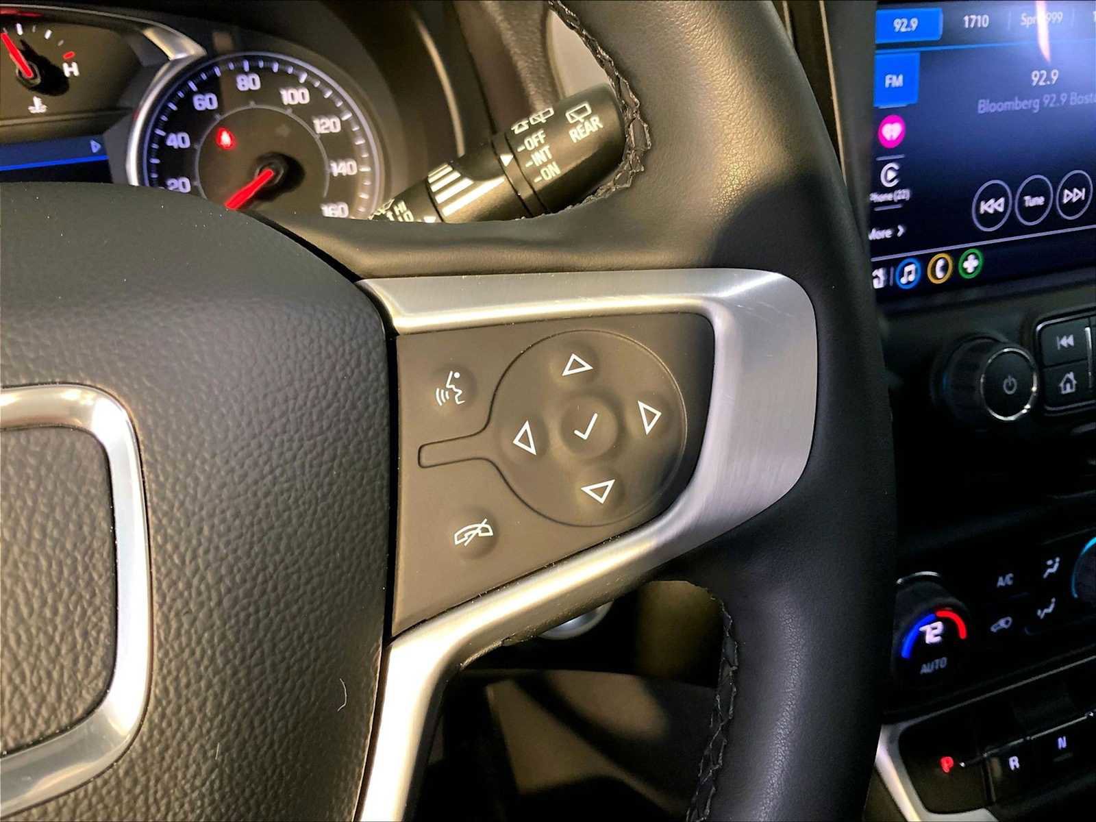 Used 2023 GMC Terrain SLT image 28