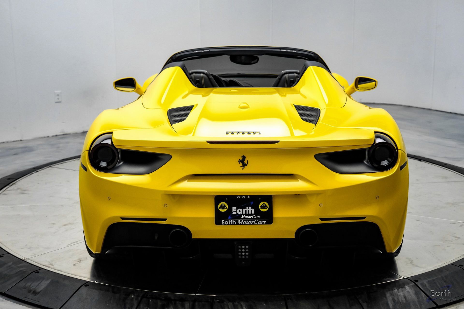 Used 2017 Ferrari 488 Spider image 19