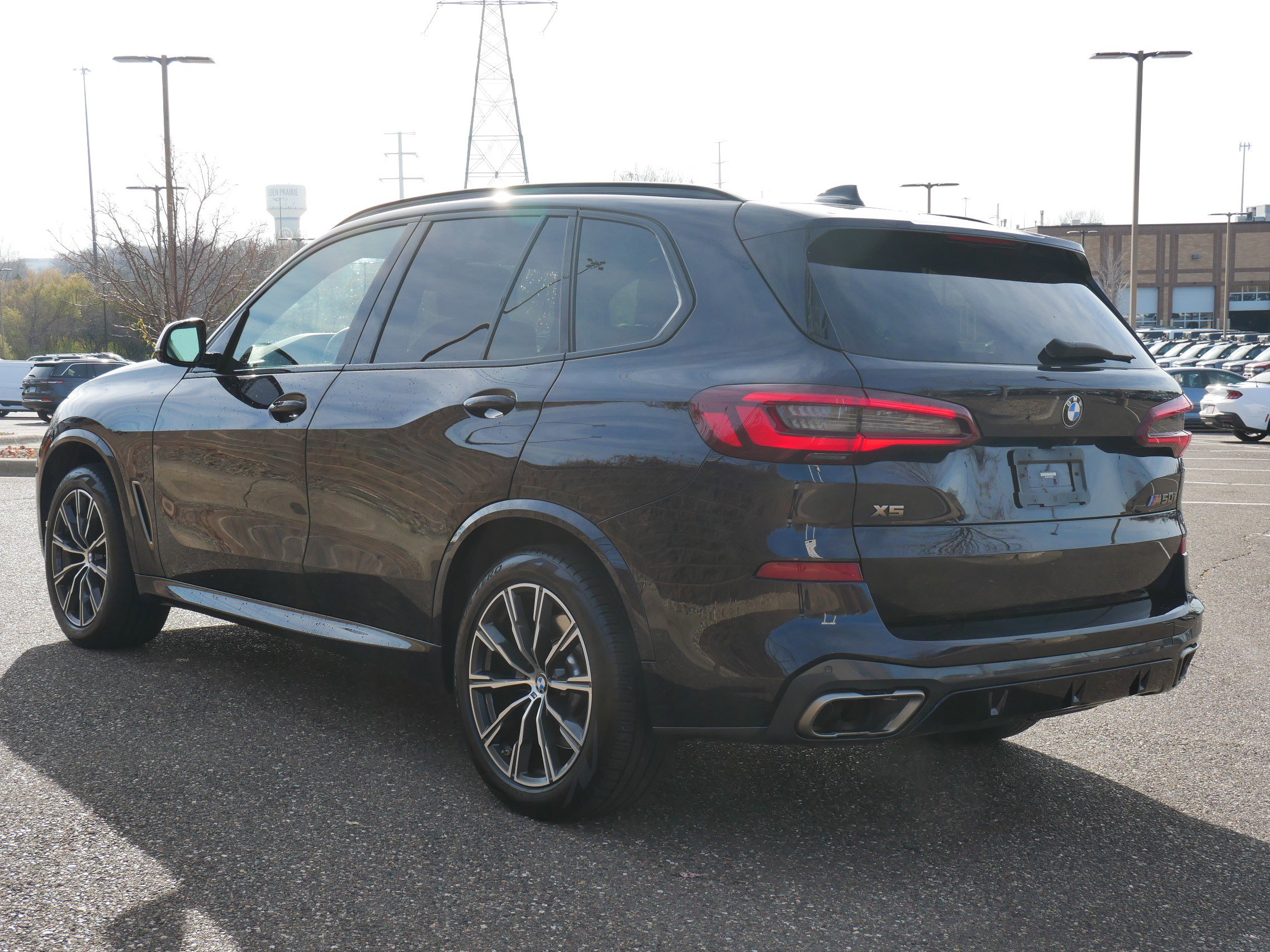 Used 2022 BMW X5 M50i image 4