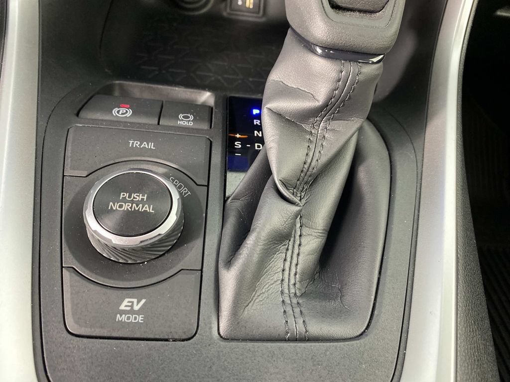 Used 2024 Toyota RAV4 LE AWD/4WD image 28