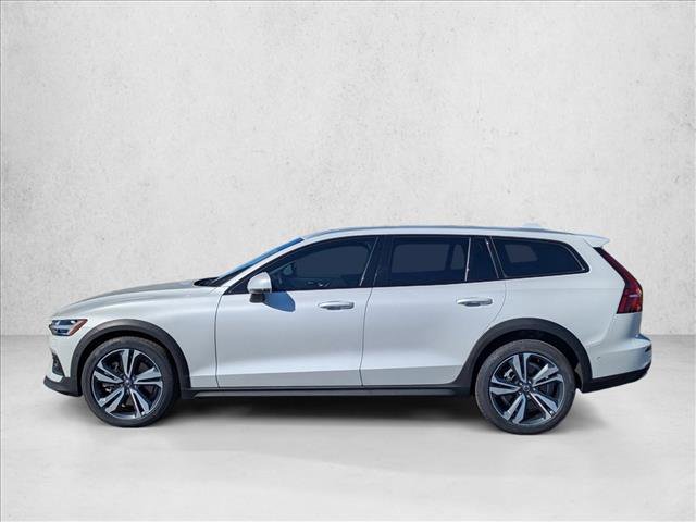 Used 2023 Volvo V60 B5 Cross Country Plus image 8
