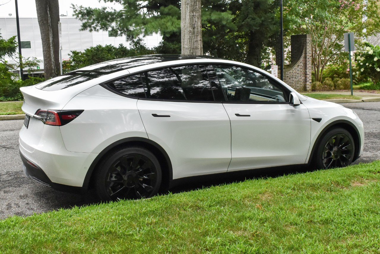 Used 2021 Tesla Model Y 2WD image 8