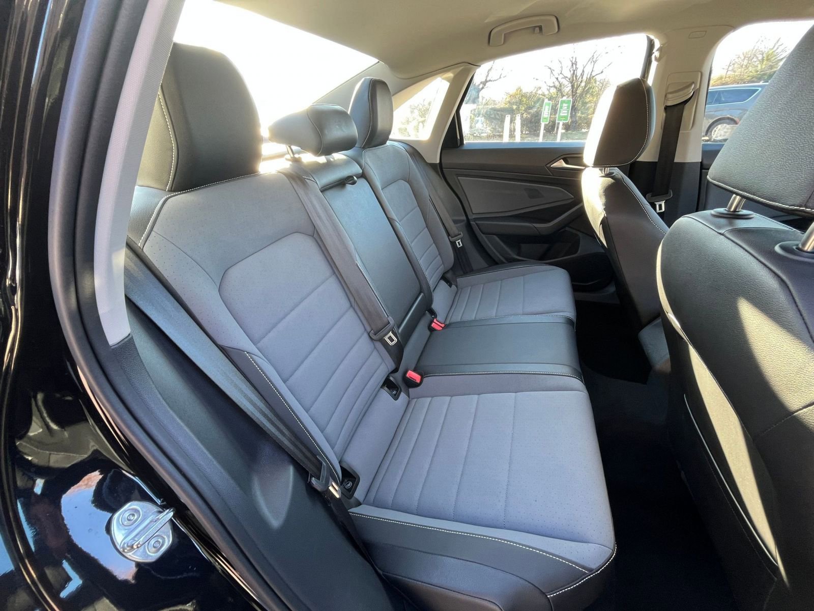 Used 2025 Volkswagen Jetta SE image 38