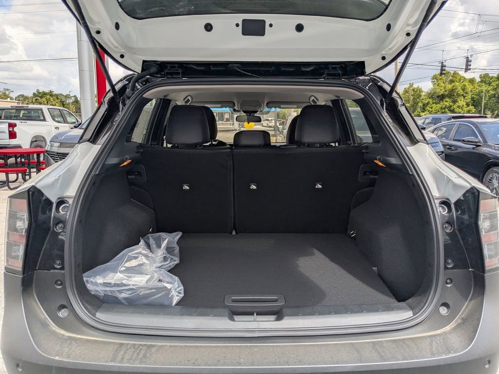 New 2026 Nissan Kicks SR image 12