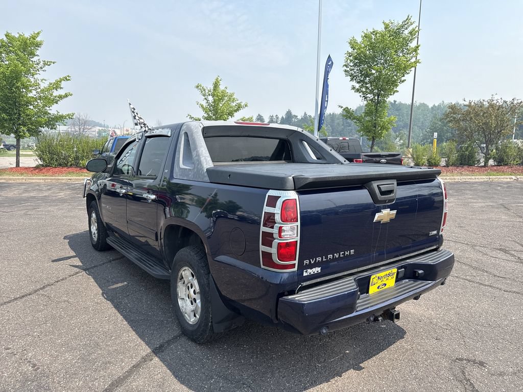 Used 2009 Chevrolet Avalanche LT w/ Convenience Package #1 AWD/4WD image 8