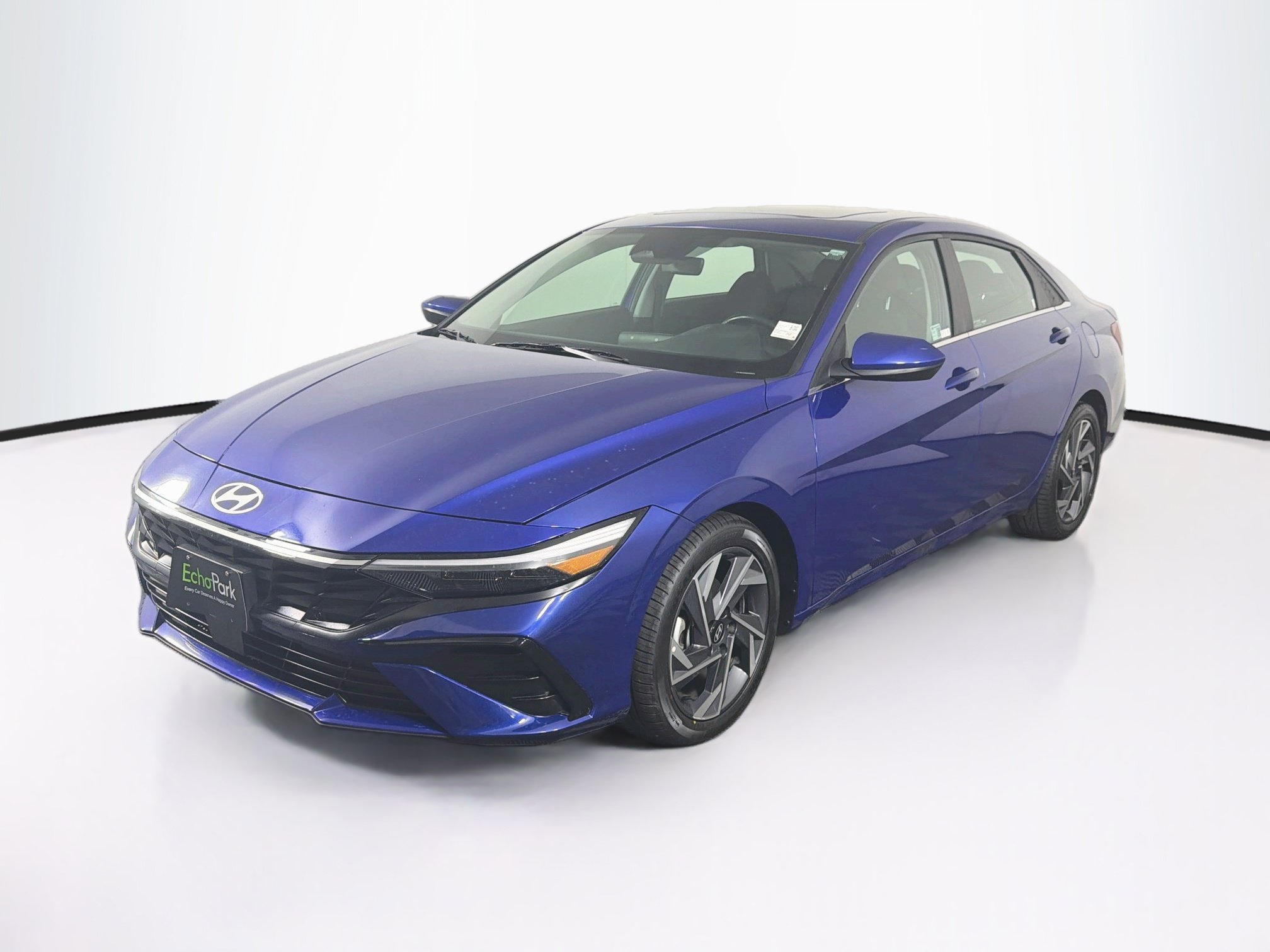 Used 2025 Hyundai Elantra SEL FWD image 3