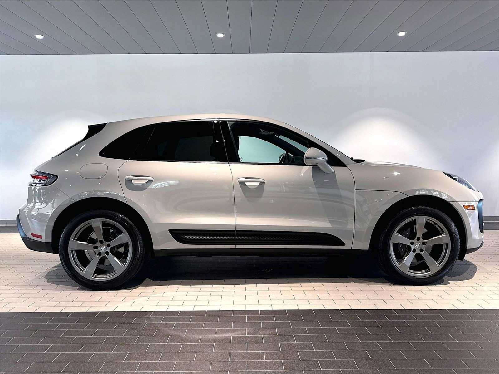 Used 2023 Porsche Macan AWD/4WD image 11
