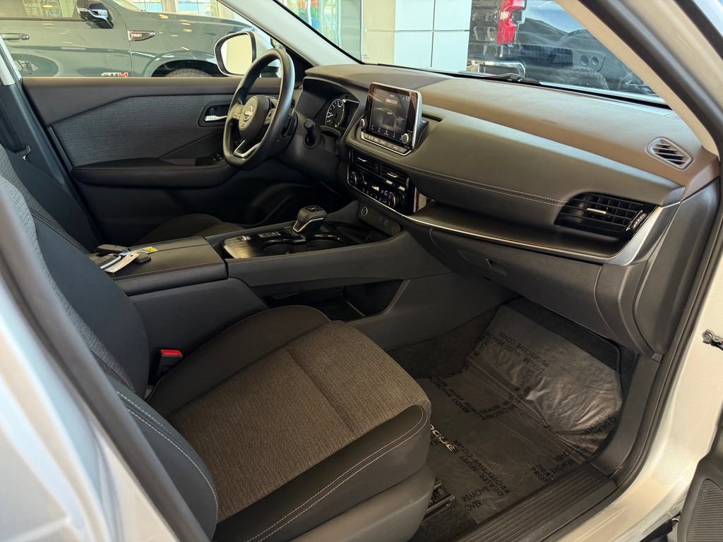 Used 2023 Nissan Rogue SV FWD image 17