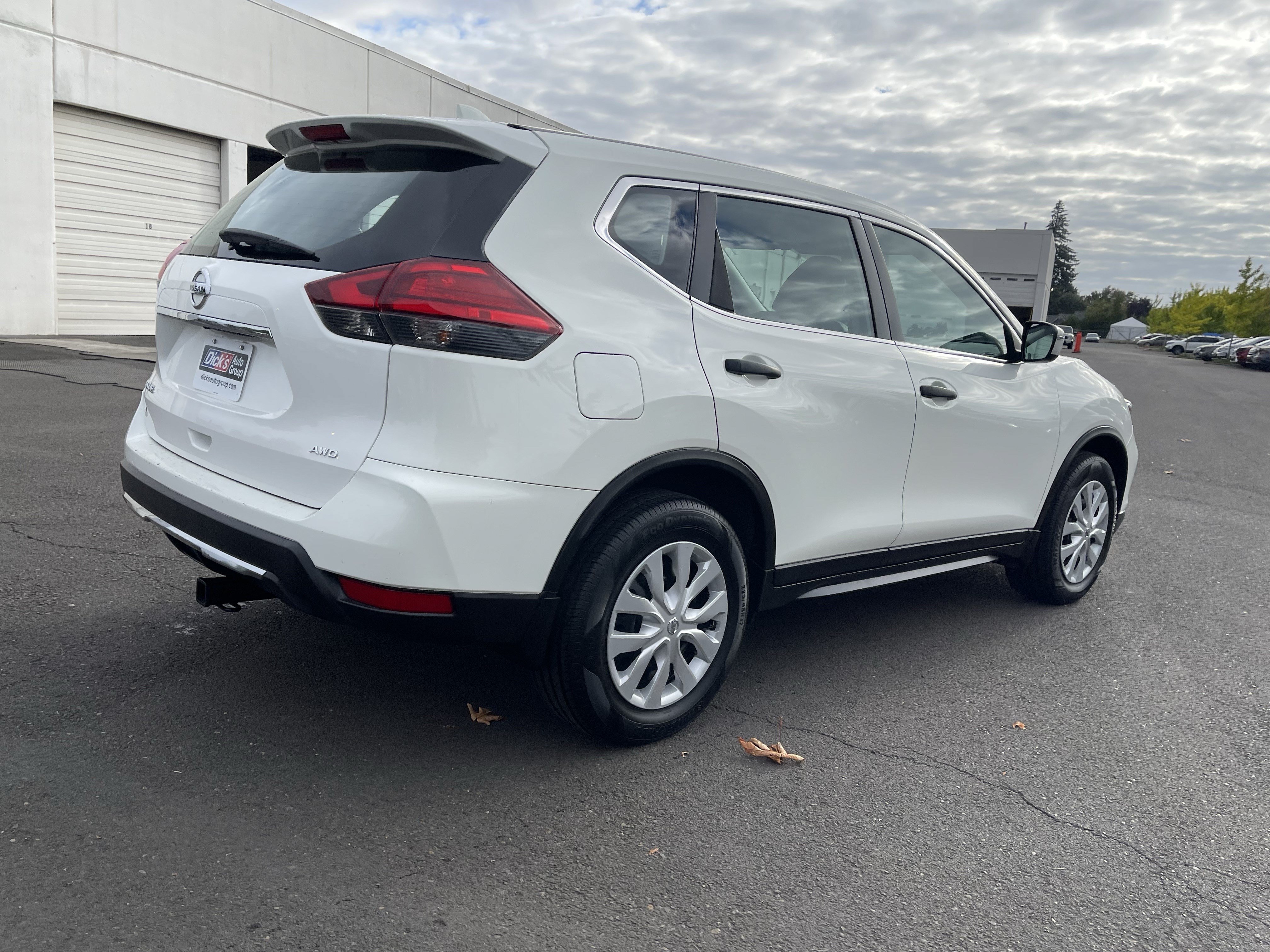 Used 2017 Nissan Rogue S AWD/4WD image 4