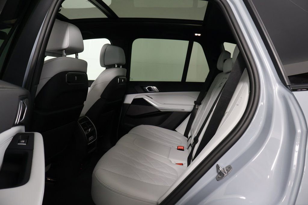 Used 2025 BMW X5 xDrive50e w/ M Sport Package image 11