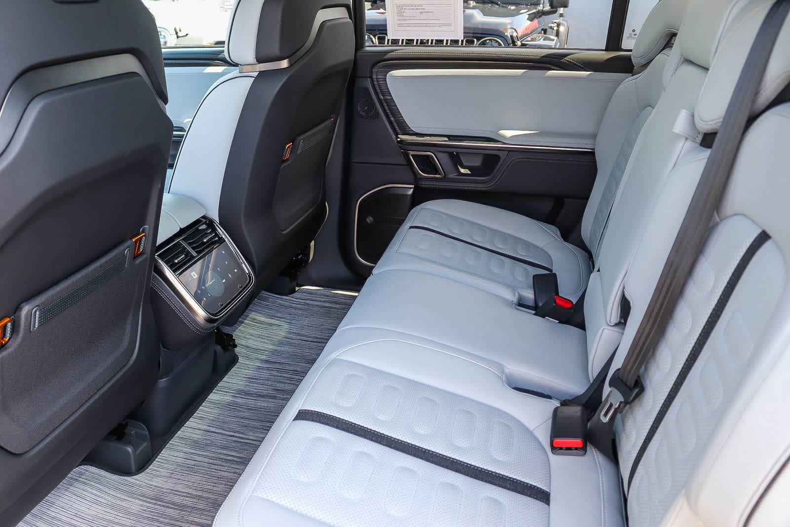 Used 2023 Rivian R1S Launch Edition AWD/4WD image 17