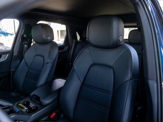 Certified 2025 Porsche Cayenne E-Hybrid image 5