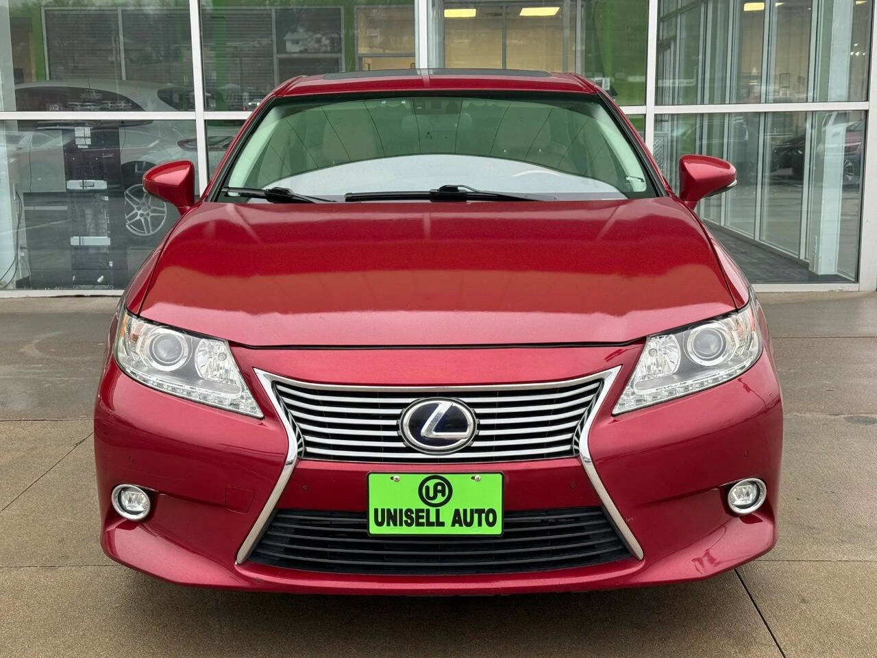 Used 2014 Lexus ES 300h w/ Luxury Package w/Bamboo Trim FWD image 2