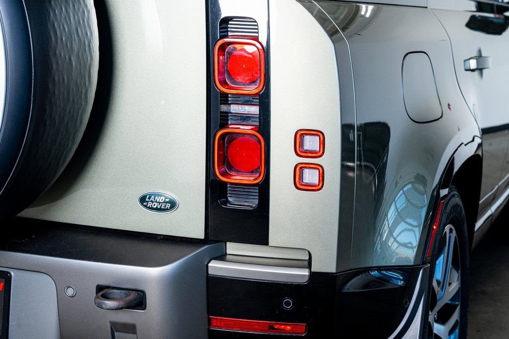 Used 2021 Land Rover Defender 110 X-Dynamic HSE image 28