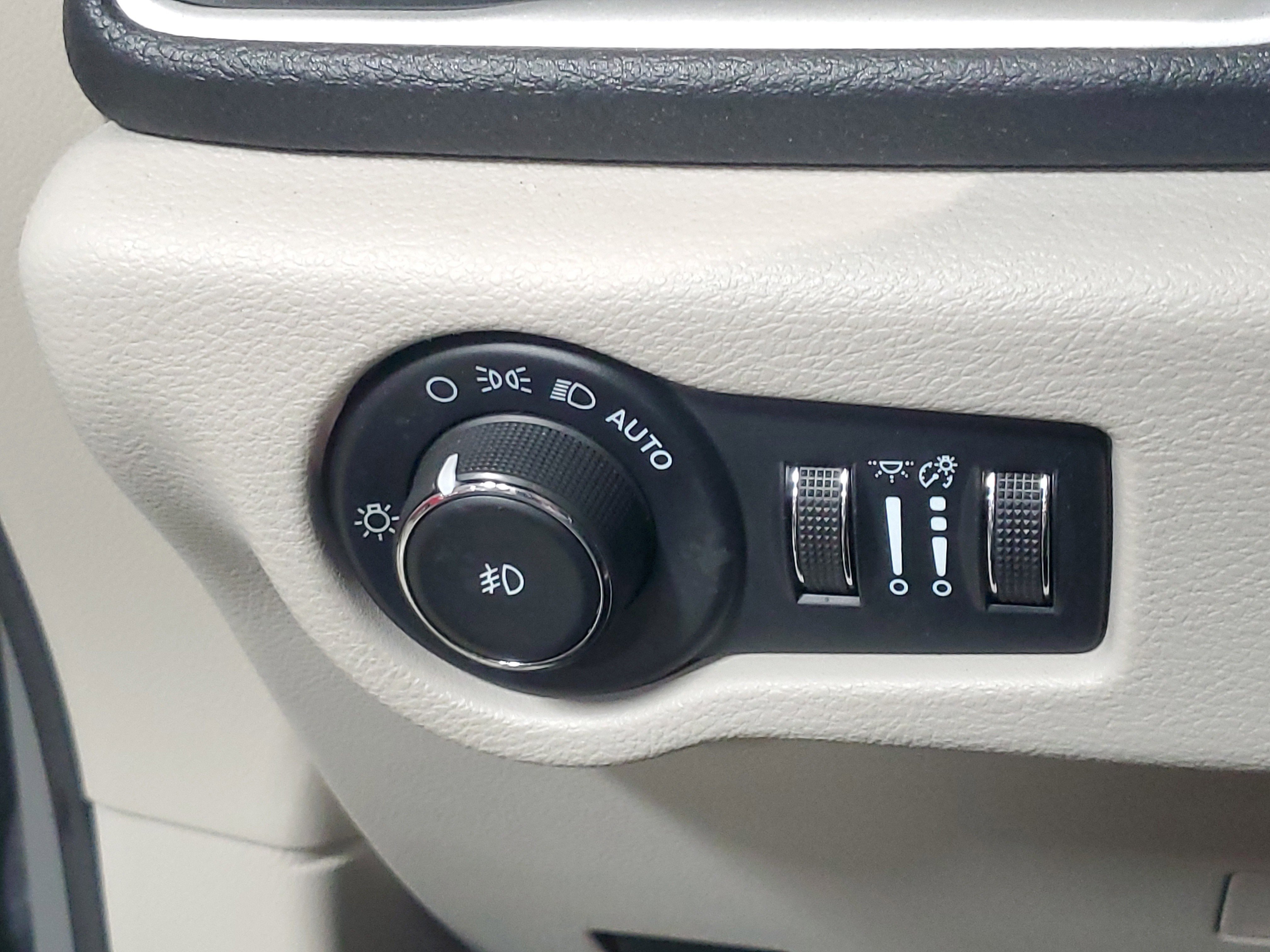 Used 2022 Chrysler Pacifica Touring-L AWD/4WD image 24