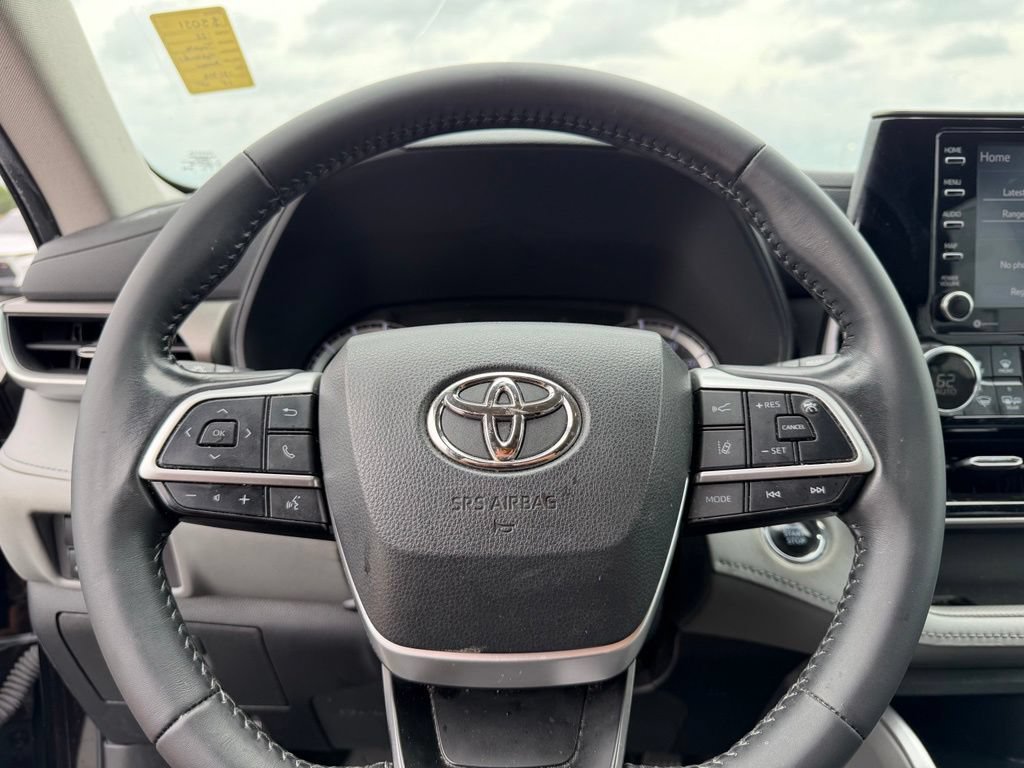 Used 2022 Toyota Highlander LE FWD image 11