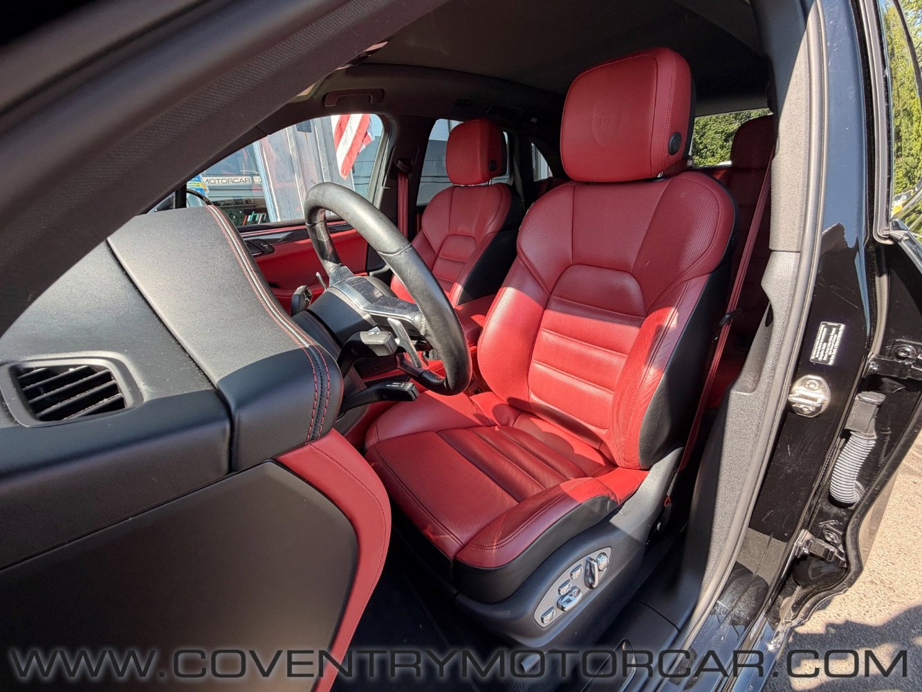 Used 2015 Porsche Macan S AWD/4WD image 31