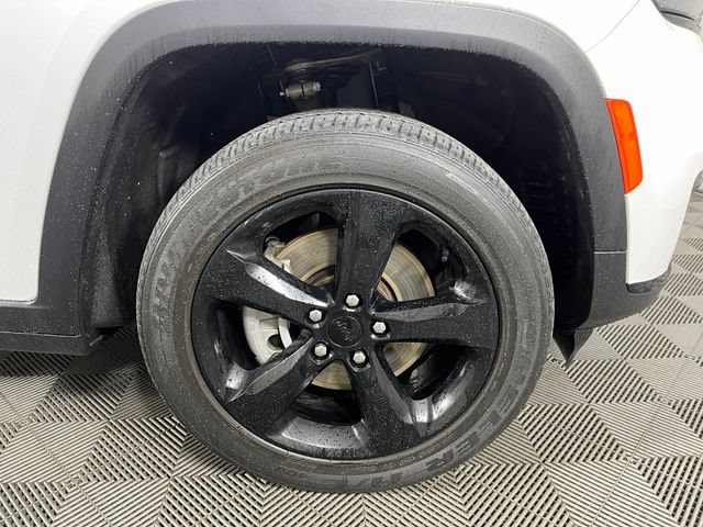 Used 2023 Jeep Grand Cherokee L Laredo AWD/4WD image 9