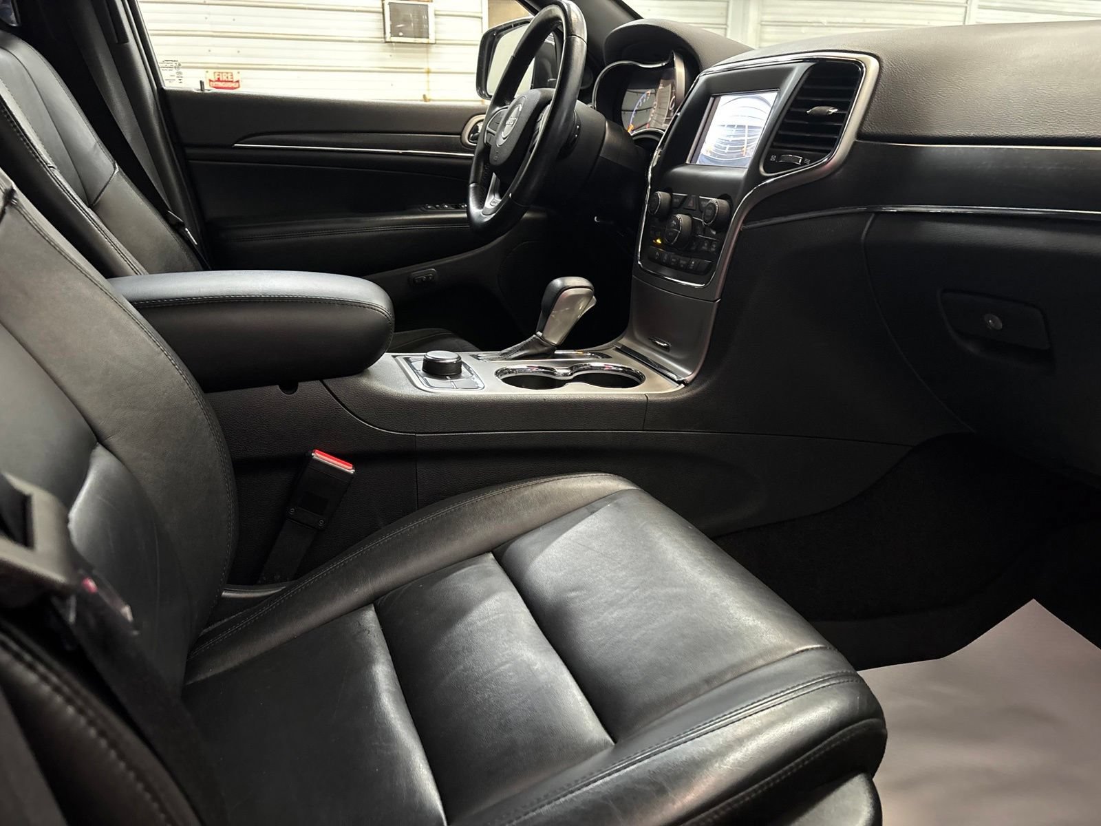 Used 2018 Jeep Grand Cherokee Limited AWD/4WD image 23