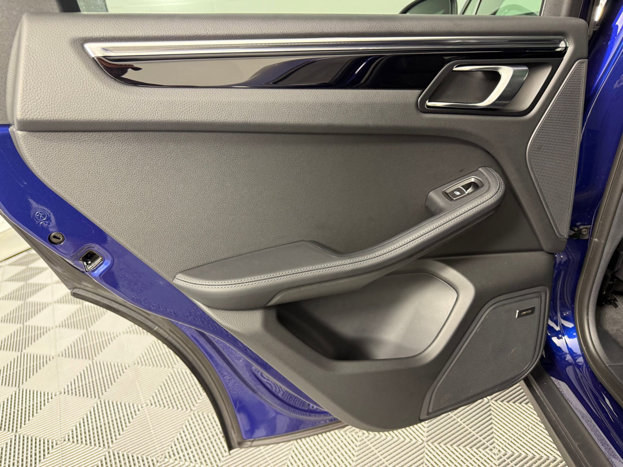 New 2025 Porsche Macan Turbo image 28