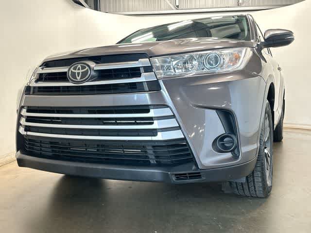 Used 2019 Toyota Highlander LE AWD/4WD image 28
