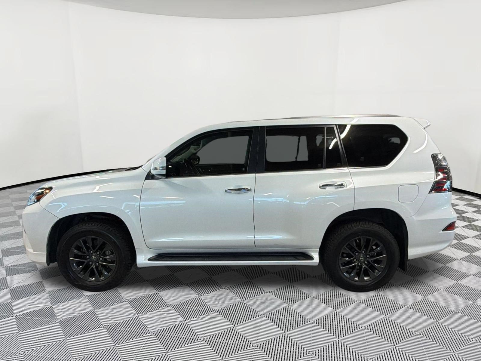 Used 2020 Lexus GX 460 Premium w/ Premium Package AWD/4WD image 2