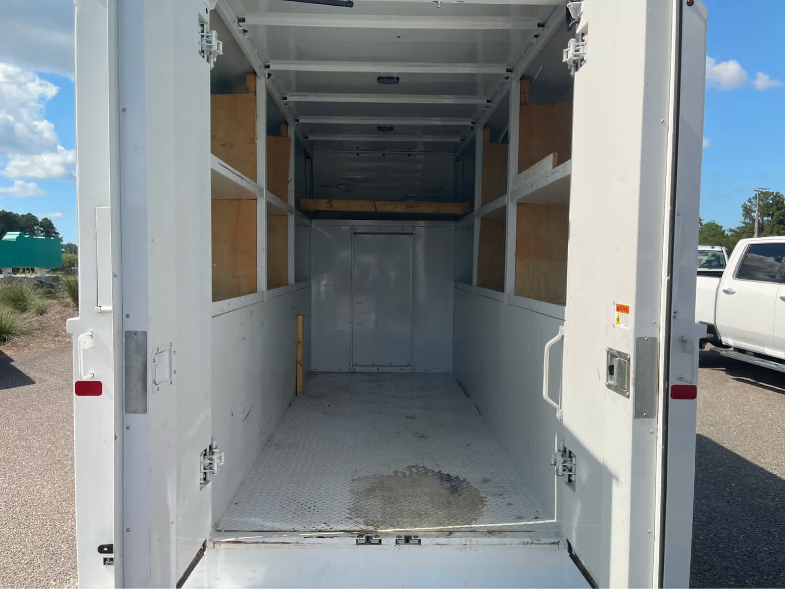 Used 2023 GMC Savana 3500 w/ Power Convenience Package RWD image 17