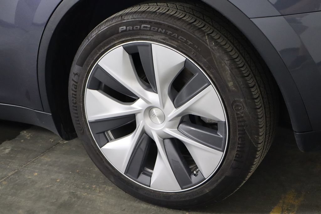 Used 2023 Tesla Model Y Long Range AWD/4WD image 42