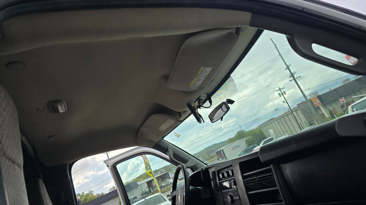 Used 2017 Chevrolet Express 3500 w/ Chrome Appearance Package RWD image 43
