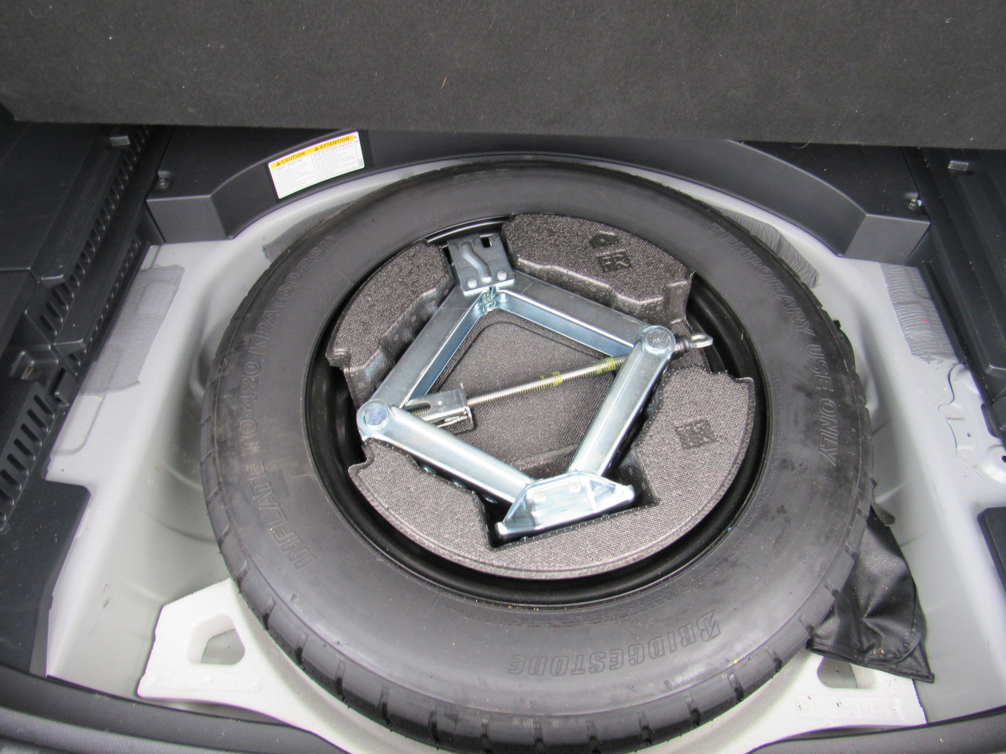 Used 2024 Toyota RAV4 SE image 39