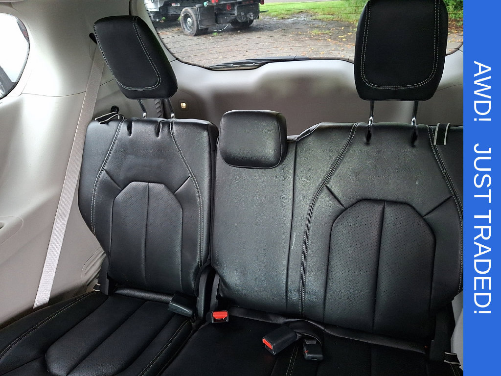 Used 2022 Chrysler Pacifica Touring-L AWD/4WD image 10