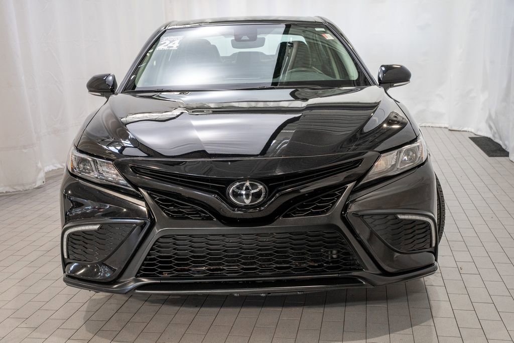 Used 2024 Toyota Camry SE image 2