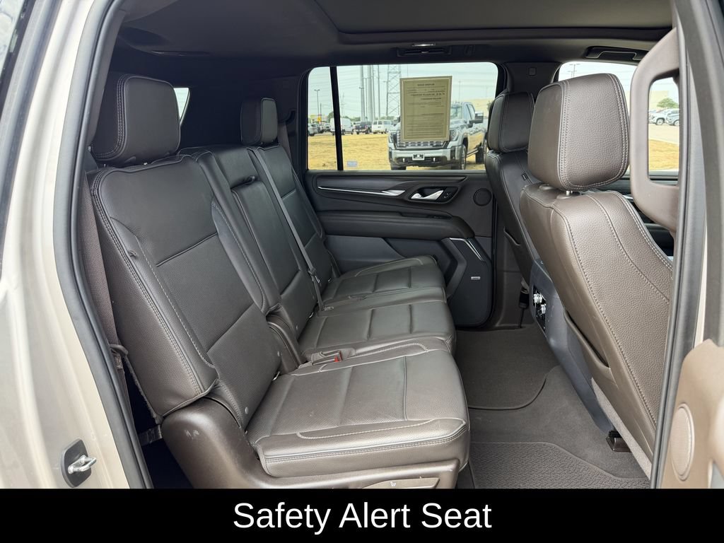 Used 2022 GMC Yukon XL Denali w/ Denali Premium Package AWD/4WD image 40