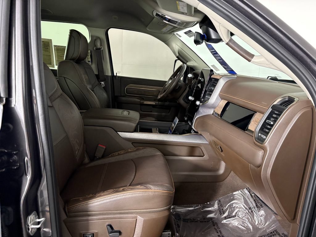 Used 2025 RAM 2500 Limited AWD/4WD image 34